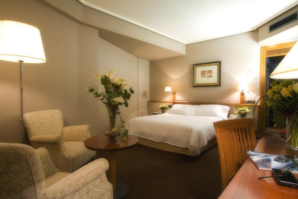 帕拉福克斯酒店 萨拉戈萨 客房 照片